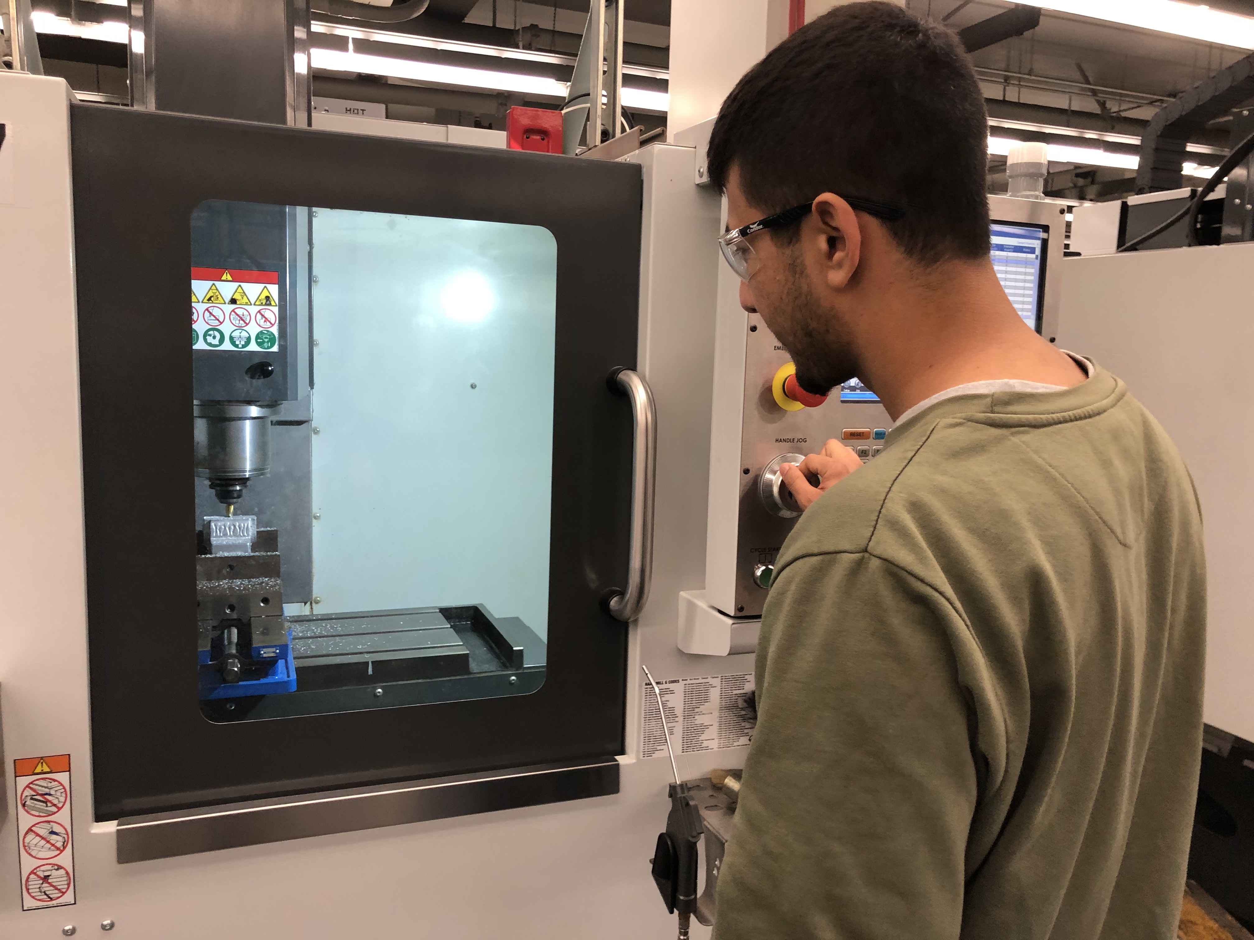 Zaid Alsalihi operating a CNC mill